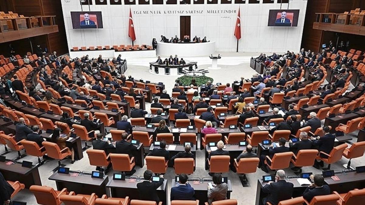 AK Parti’den emekli maaşı ve site aidatları için kritik kanun teklifi 2 ak-partiden-emekli-maasi-ve-site-aidatlari-icin-kritik-kanun-teklifi-6SiH2Ivx.jpg