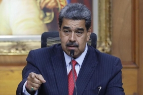 Delcy Rodriguez Maduro ve eşinin nerede olduğunu bilmediklerini açıkladı 4 delcy-rodriguez-maduro-ve-esinin-nerede-oldugunu-bilmediklerini-acikladi-LNZ6B6kV.jpg