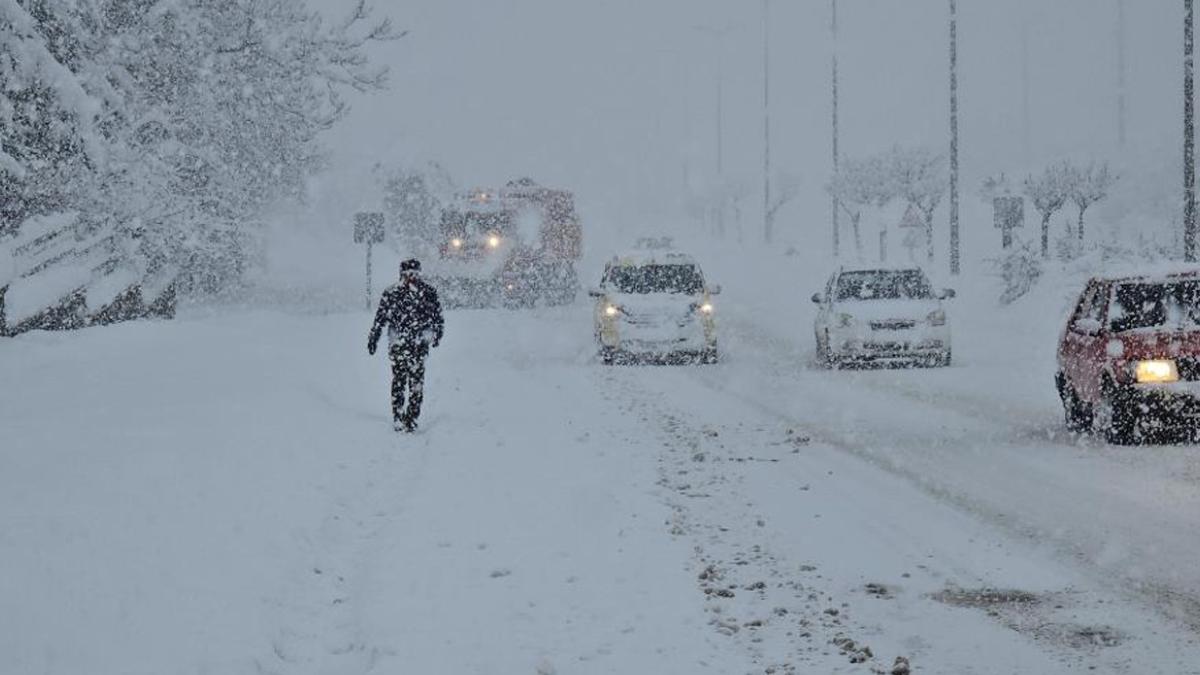 Karadeniz’den gelen soğuk hava etkisini artırdı, Kangal eksi 24,3 dereceyi gördü 2 karadenizden-gelen-soguk-hava-etkisini-artirdi-kangal-eksi-243-dereceyi-gordu-L3Jl42JS.jpg