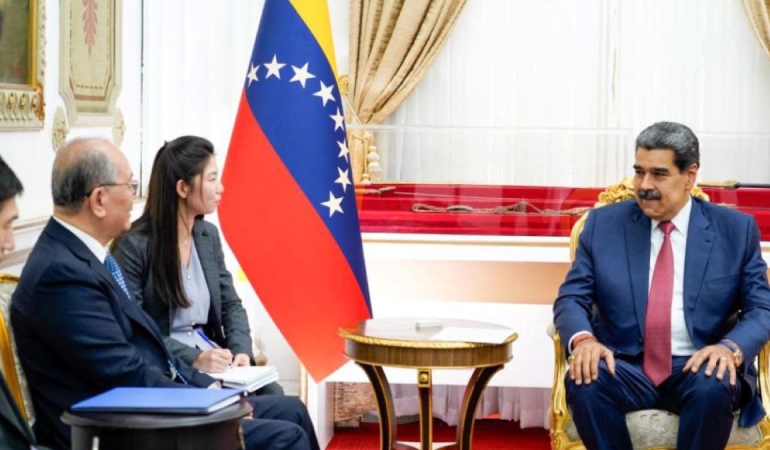 Maduro’nun son diplomatik teması Çin heyetiyle oldu 6 maduronun-son-diplomatik-temasi-cin-heyetiyle-oldu-cYra2tkr.jpg