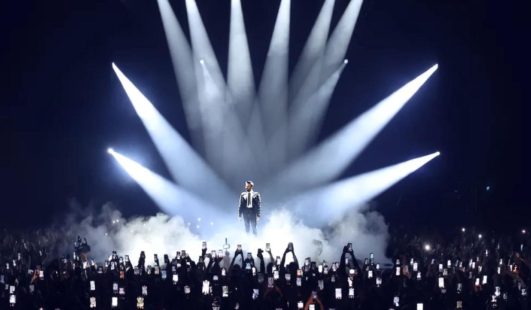 megastar-istanbulda-sahne-aldi-muzik-soleni-hafizalara-kazindi-BMqTtYBl.jpg