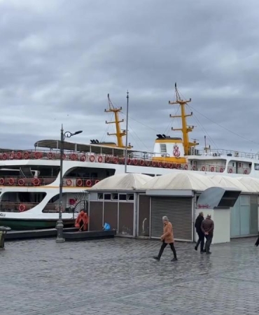Olumsuz hava koşulları nedeniyle İstanbul’da tüm vapur seferleri durduruldu 8 olumsuz-hava-kosullari-nedeniyle-istanbulda-tum-vapur-seferleri-durduruldu-sFq4O6Zd.jpg