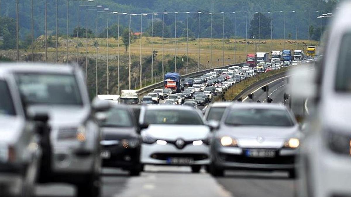 Türkiye Trafik Kayıtları 2025: Taşıt Sayısında Net Değişimler ve Eğilimler 2 turkiye-trafik-kayitlari-2025-tasit-sayisinda-net-degisimler-ve-egilimler-9M46SYIx.jpg