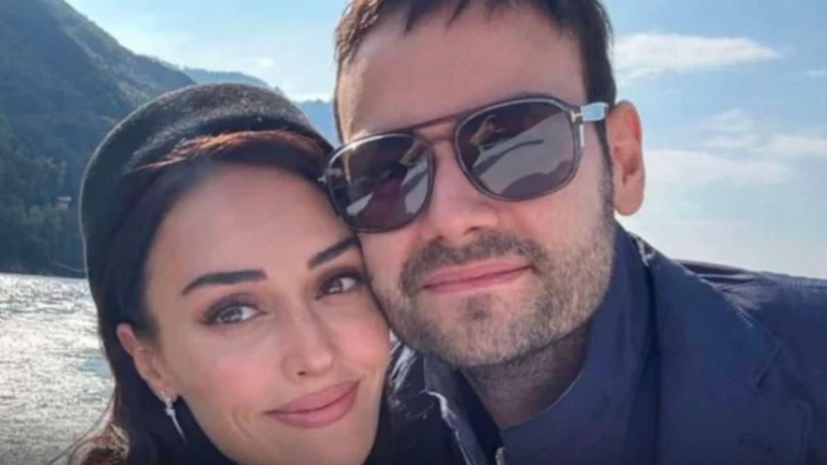 Esra Bilgiç ile Faruk Sabancı’dan Yaz İçin Çifte Düğün İddiası 2 esra-bilgic-ile-faruk-sabancidan-yaz-icin-cifte-dugun-iddiasi-YadA5lGy.jpg