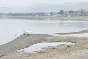 İznik Gölü’nde 200 Metrelik Çekilme Su Kaybı İçin Şeffaf Yönetim Çağrısı 3 iznik-golunde-200-metrelik-cekilme-su-kaybi-icin-seffaf-yonetim-cagrisi-nh7j1Cc9.jpg