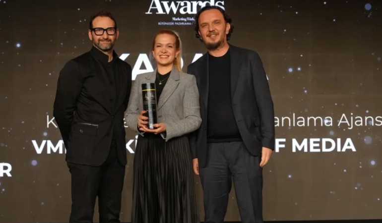 karaca-the-one-awardsta-zuccaciye-ve-kucuk-ev-aletlerinde-zirveyi-birakmadi-Grrap8Pn.jpg