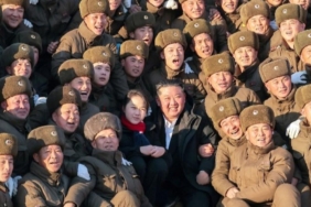 Kim Jong Un’un Kızı Ju Ae Veliaht Olarak mı Hazırlanıyor? Kuzey Kore’de Kritik Süreç 3 kim-jong-unun-kizi-ju-ae-veliaht-olarak-mi-hazirlaniyor-kuzey-korede-kritik-surec-RnIc26WW.jpg