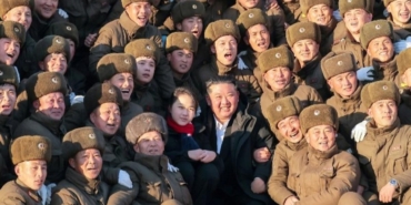 Kim Jong Un’un Kızı Ju Ae Veliaht Olarak mı Hazırlanıyor? Kuzey Kore’de Kritik Süreç 5 kim-jong-unun-kizi-ju-ae-veliaht-olarak-mi-hazirlaniyor-kuzey-korede-kritik-surec-RnIc26WW.jpg