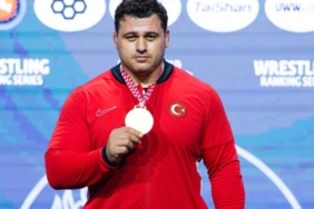 Milli güreşçi Rıza Kayaalp 610 gün sonra mindere altın madalyayla döndü 1 milli-guresci-riza-kayaalp-610-gun-sonra-mindere-altin-madalyayla-dondu-DRYKjBpp.jpg