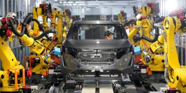 otomobil-devinden-dev-zarar-20-bin-kisiyi-isten-cikaracak-NaOsIq9Z.jpg