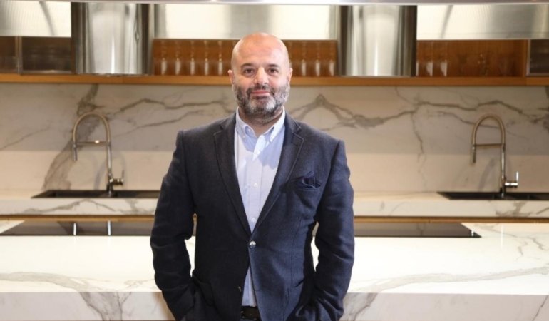 Unilever Food Solutions Türkiye’de üst yönetim görevini Oğulcan Oğuzcan devraldı 6 unilever-food-solutions-turkiyede-ust-yonetim-gorevini-ogulcan-oguzcan-devraldi-KjKGOvsl.jpg