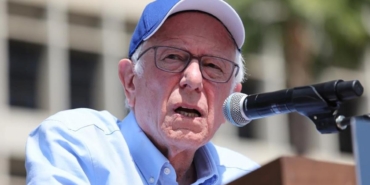 Bernie Sanders’tan İran operasyonu bütçesine sert ret 200 milyar dolara karşı çıktı 3 bernie-sanderstan-iran-operasyonu-butcesine-sert-ret-200-milyar-dolara-karsi-cikti-VFppKWam.jpg