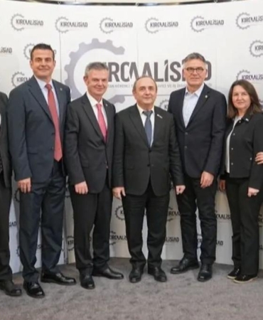 Bursa’da Balkan iş dünyası iftar sofrasında buluştu 2 bursada-balkan-is-dunyasi-iftar-sofrasinda-bulustu-GzPpPuP1.jpg