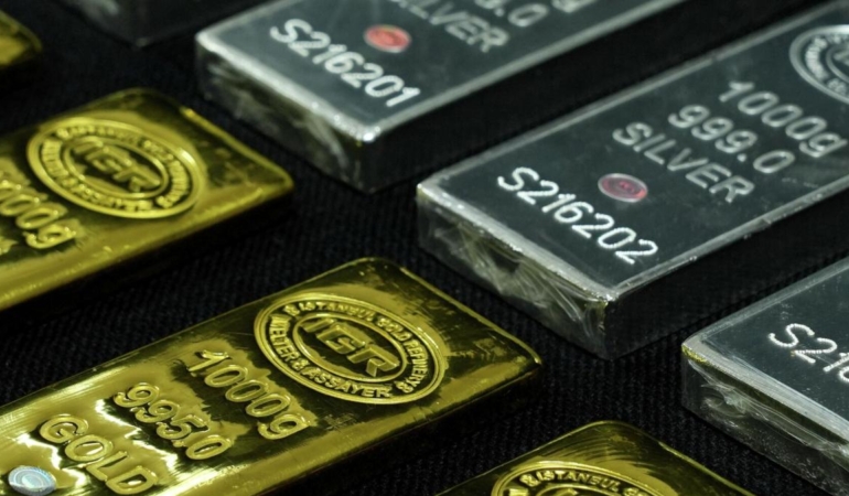 Orta Doğu Gerilimi Altın ve Gümüşü Uçurdu: Gram Altın 8.250 TL’yi Gördü 1 orta-dogu-gerilimi-altin-ve-gumusu-ucurdu-gram-altin-8250-tlyi-gordu-GTg6EV2z.jpg