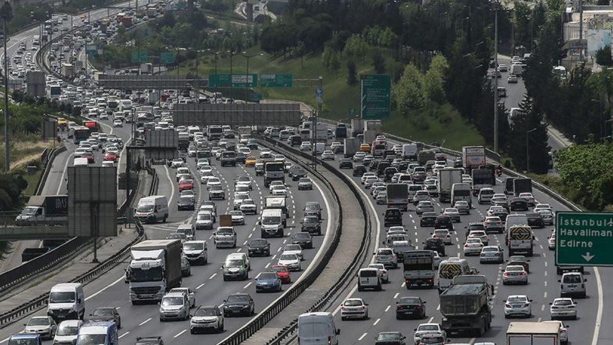 Şubat Ayında Trafiğe Kayıtlı Taşıtlar ve Devir İstatistikleri – Türkiye 2 subat-ayinda-trafige-kayitli-tasitlar-ve-devir-istatistikleri-turkiye-zH829k2v.jpg
