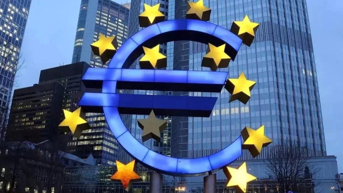 Euro Bölgesi imalat PMI 45 ayın zirvesine çıktı maliyet baskısı sürüyor 2 euro-bolgesi-imalat-pmi-45-ayin-zirvesine-cikti-maliyet-baskisi-suruyor-6BriiDNI.jpg