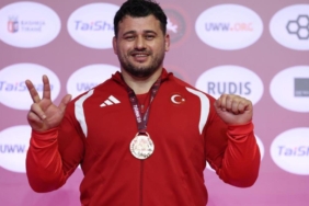 Kabineden Rıza Kayaalp’e tebrik yağdı 13. Avrupa şampiyonluğu gündem oldu 1 kabineden-riza-kayaalpe-tebrik-yagdi-13-avrupa-sampiyonlugu-gundem-oldu-ZUz8Ei3j.jpg
