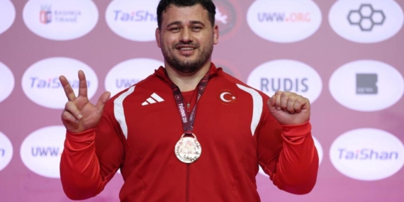 Kabineden Rıza Kayaalp’e tebrik yağdı 13. Avrupa şampiyonluğu gündem oldu