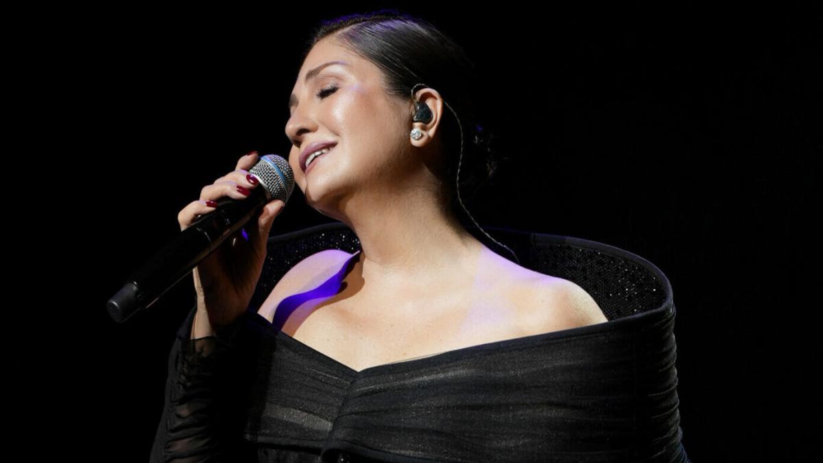 Sibel Can Zorlu PSM’de sahneye döndü üç saatlik konser büyük ilgi gördü 2 sibel-can-zorlu-psmde-sahneye-dondu-uc-saatlik-konser-buyuk-ilgi-gordu-Wjg95yBy.jpg