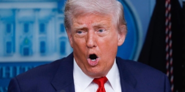 trumptan-papaya-sert-cikis-kuresel-gerilim-dini-liderlige-sicradi-1m84DOTC.jpg