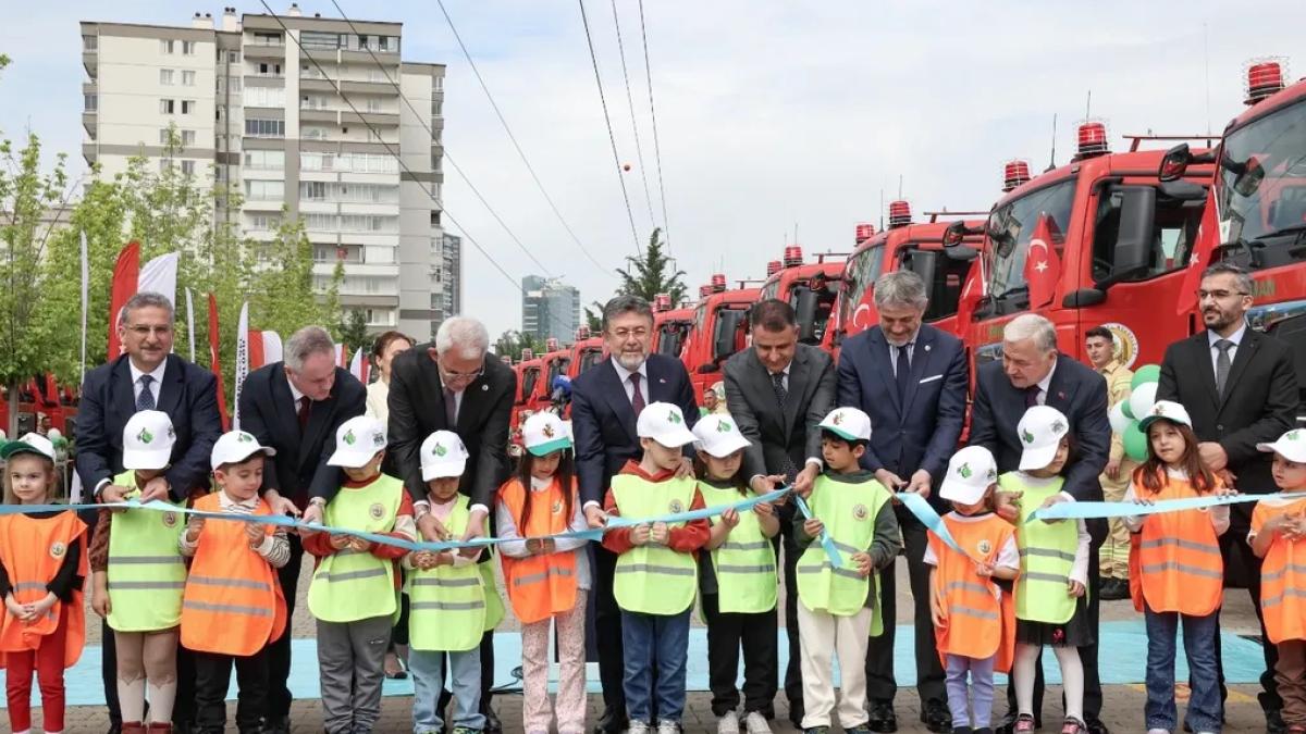 Orman Yangınlarıyla Mücadelede Yeni Dönem OGM 101 Yeni Aracı Görev Yerlerine Uğurladı 2 orman-yanginlariyla-mucadelede-yeni-donem-ogm-101-yeni-araci-gorev-yerlerine-ugurladi-CafOWa4V.jpg