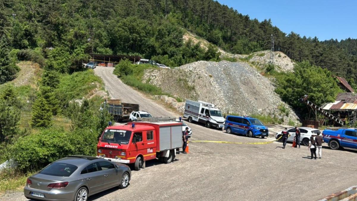 Bolu’da maden ocağında göçük bir işçiye ulaşmak için zamanla yarışılıyor 2 boluda-maden-ocaginda-gocuk-bir-isciye-ulasmak-icin-zamanla-yarisiliyor-E88m91jp.jpg