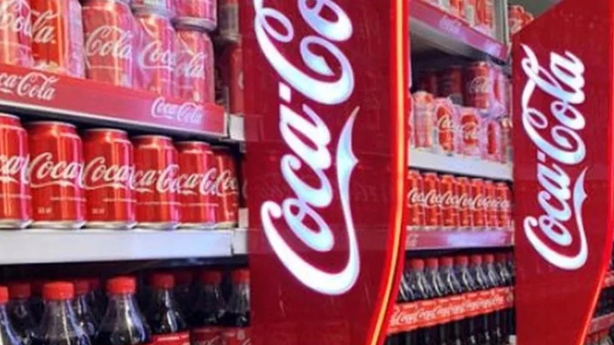 Coca-Cola’nın Dolap Düzeni Değişiyor: Rakiplere Yüzde 35 Alan Ayrılacak 2 coca-colanin-dolap-duzeni-degisiyor-rakiplere-yuzde-35-alan-ayrilacak-uHq42NKU.jpg