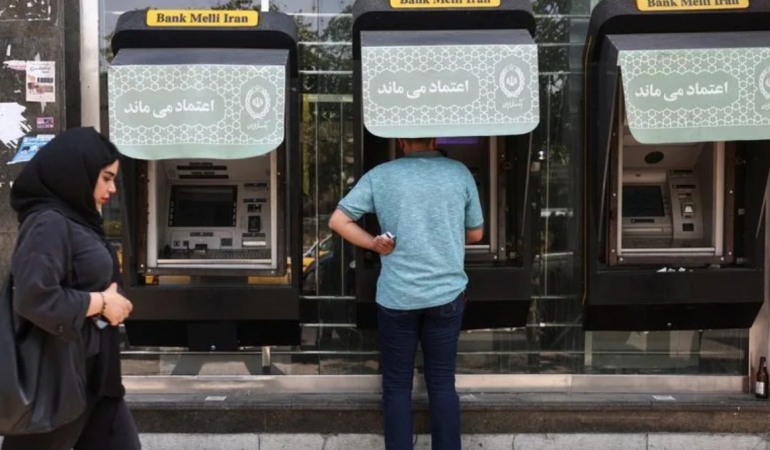 İran’da Siber Saldırı Alarmı: Büyük Bankalarda Kartlı İşlemler Geçici Olarak Durduruldu 6 iranda-siber-saldiri-alarmi-buyuk-bankalarda-kartli-islemler-gecici-olarak-durduruldu-SbcrETbS.jpg
