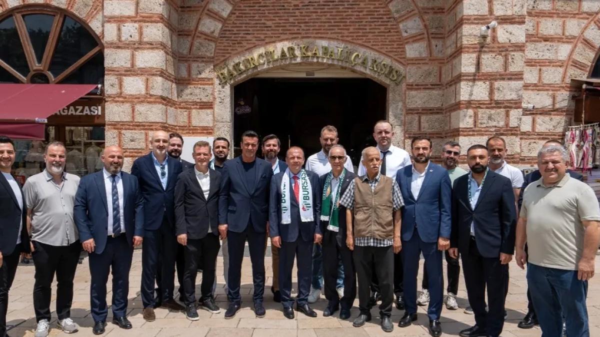 Özer Matlı BTSO Seçim Sürecine Tarihi Çarşı ve Hanlar Bölgesi’nden Başladı 2 ozer-matli-btso-secim-surecine-tarihi-carsi-ve-hanlar-bolgesinden-basladi-ys7KVOZb.jpg