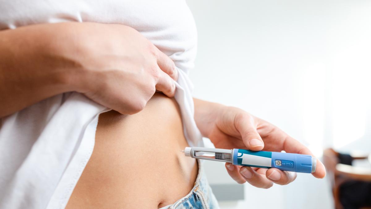 Türkiye’de Estetik Takıntısı ve Bağımlılık Tehlikesi: Protein Tozları, Hormonlar ve Zayıflama İğneleri 2 turkiyede-estetik-takintisi-ve-bagimlilik-tehlikesi-protein-tozlari-hormonlar-ve-zayiflama-igneleri-NwTF3iFV.jpg