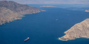 Hürmüz Boğazı'nda Gemi Trafiği Çakıldı: LNG Tankerleri Tamamen Kayboldu 14 hurmuz-bogazinda-gemi-trafigi-cakildi-lng-tankerleri-tamamen-kayboldu-Dy5Oxd6f.jpg