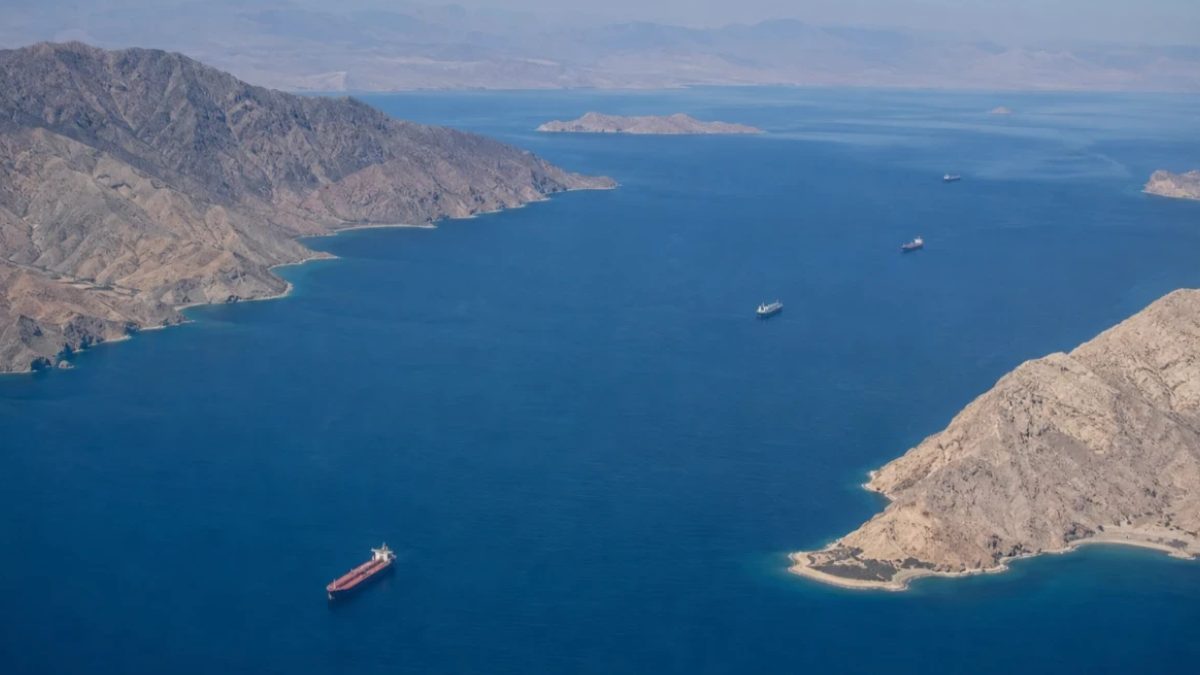 Hürmüz Boğazı'nda Gemi Trafiği Çakıldı: LNG Tankerleri Tamamen Kayboldu 2 hurmuz-bogazinda-gemi-trafigi-cakildi-lng-tankerleri-tamamen-kayboldu-Dy5Oxd6f.jpg