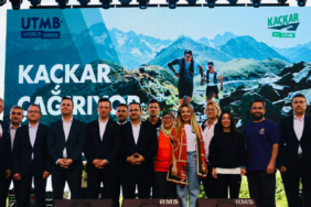 kackar-by-utmb-oncesi-sporcular-rizede-halkla-bulustu