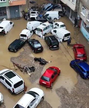 İstanbul'da Selden Zarar Gören Esnafa 80 Milyon TL Destek Sağlanacak 7 istanbulda-selden-zarar-goren-esnafa-80-milyon-tl-destek-saglanacak-17XQRsuv.jpg