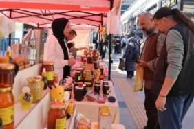 İzmit Bal Günleri Başladı, Doğal Arı Ürünleri Vatandaşlarla Buluşuyor 1 izmit-bal-gunleri-basladi-dogal-ari-urunleri-vatandaslarla-bulusuyor-2DYGH1s4.jpg