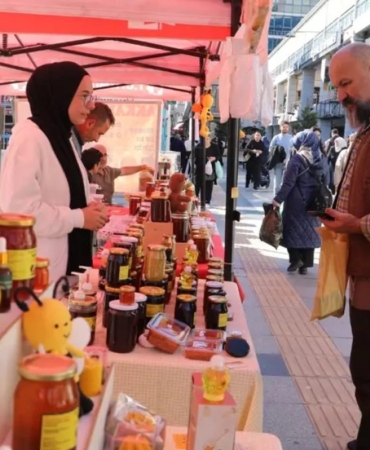 İzmit Bal Günleri Başladı, Doğal Arı Ürünleri Vatandaşlarla Buluşuyor 15 izmit-bal-gunleri-basladi-dogal-ari-urunleri-vatandaslarla-bulusuyor-2DYGH1s4.jpg