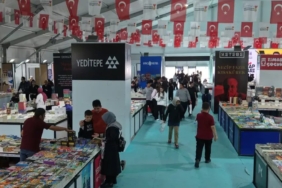 Kahramanmaraş Kitap Fuarı'na Öğrenci Akını, Genç Okurlar Kitapların Dünyasını Keşfediyor 1 kahramanmaras-kitap-fuarina-ogrenci-akini-genc-okurlar-kitaplarin-dunyasini-kesfediyor-4iyeW4rr.jpg